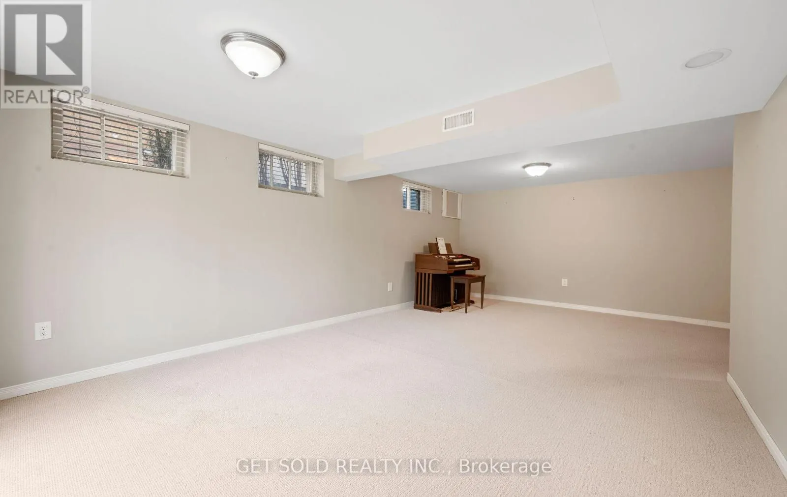 54 RINGWAY CRESCENT
