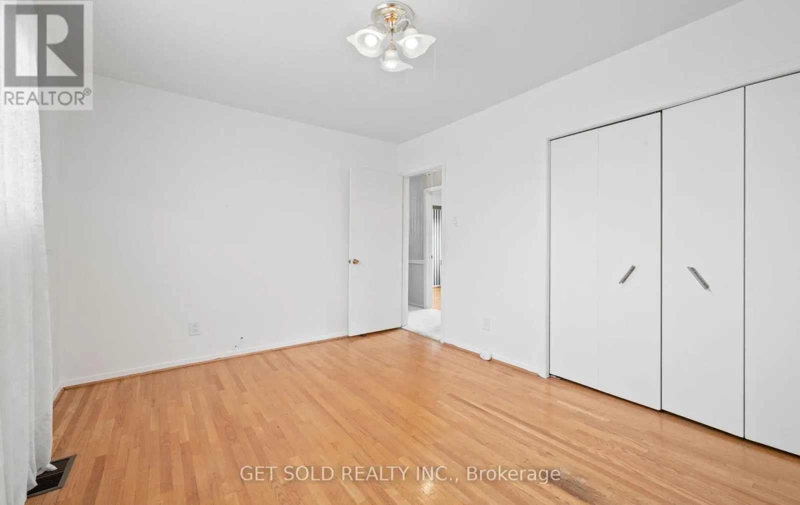 54 RINGWAY CRESCENT