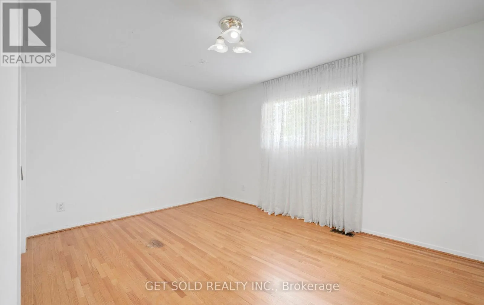 54 RINGWAY CRESCENT