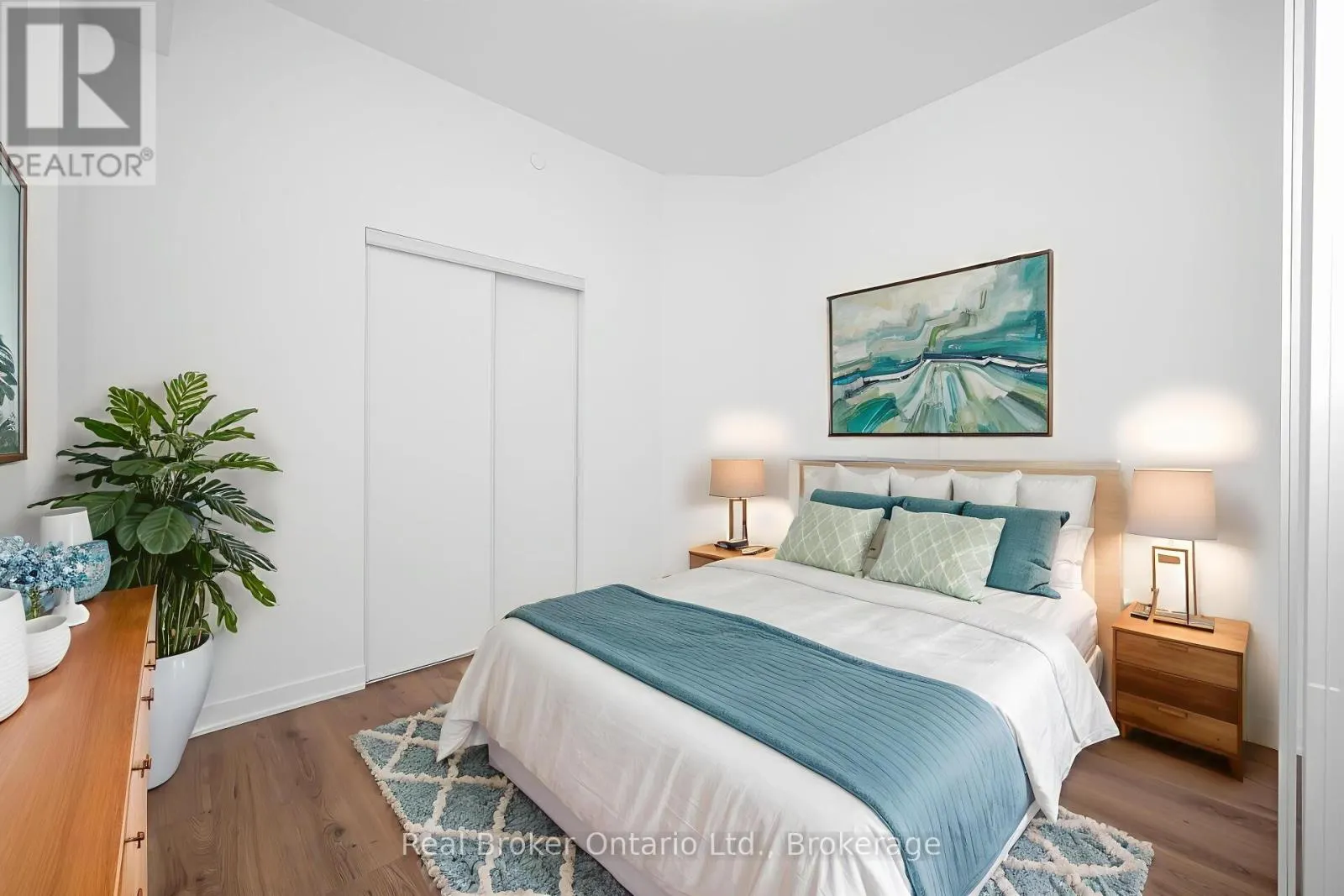 718 - 395 DUNDAS STREET W, #718