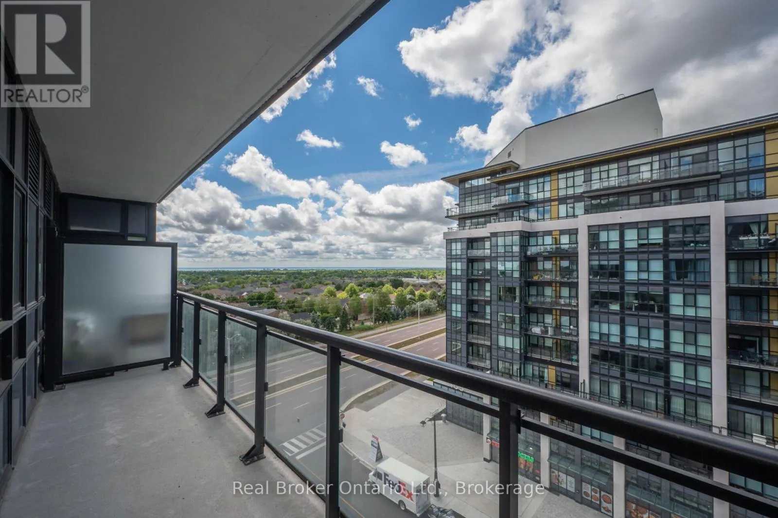 718 - 395 DUNDAS STREET W, #718