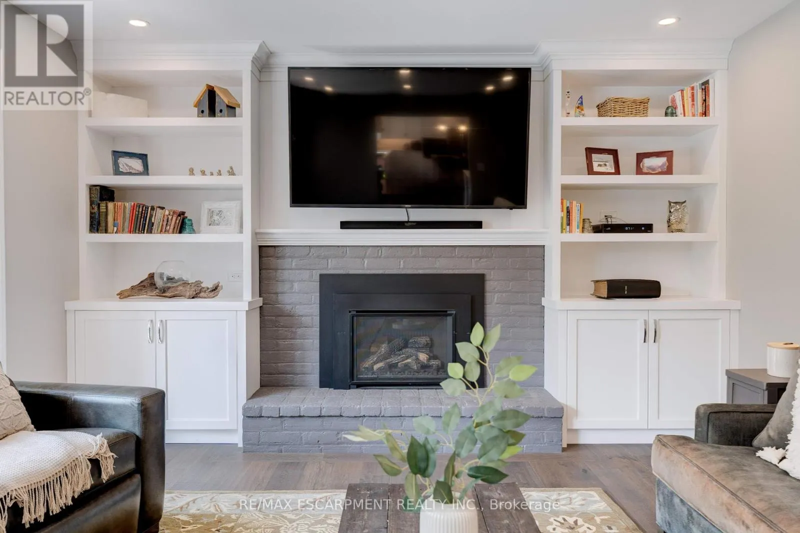 2118 AGINCOURT CRESCENT