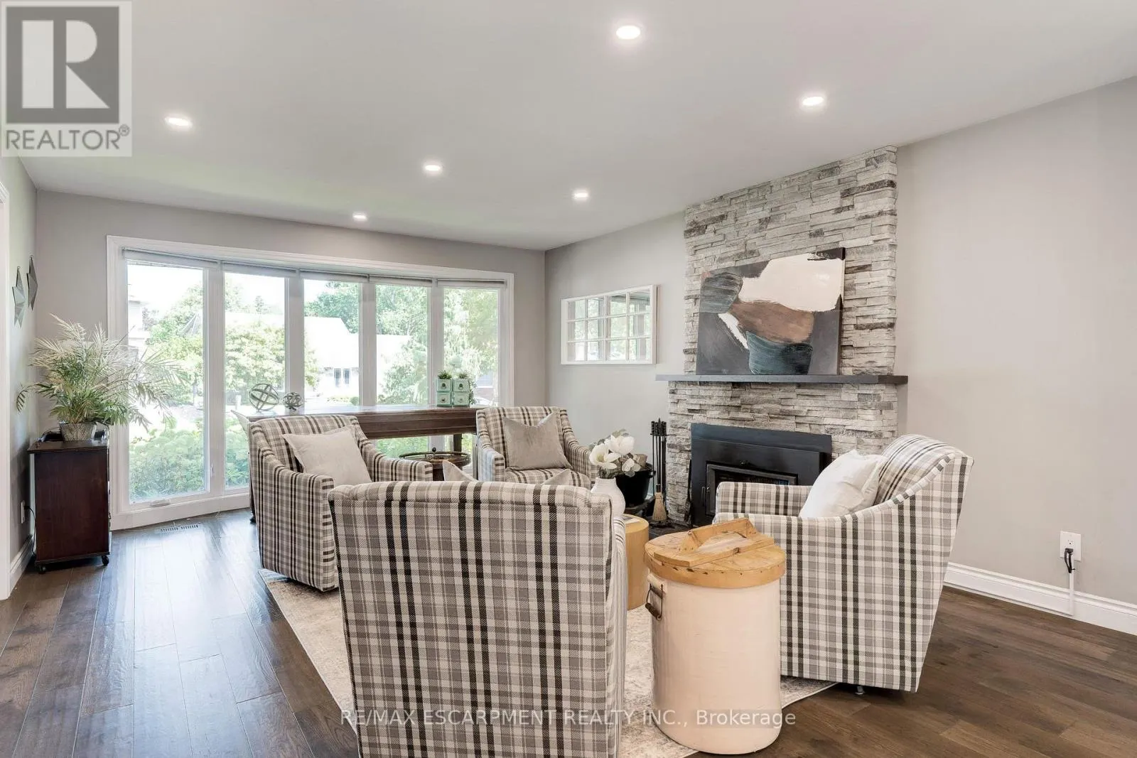 2118 AGINCOURT CRESCENT