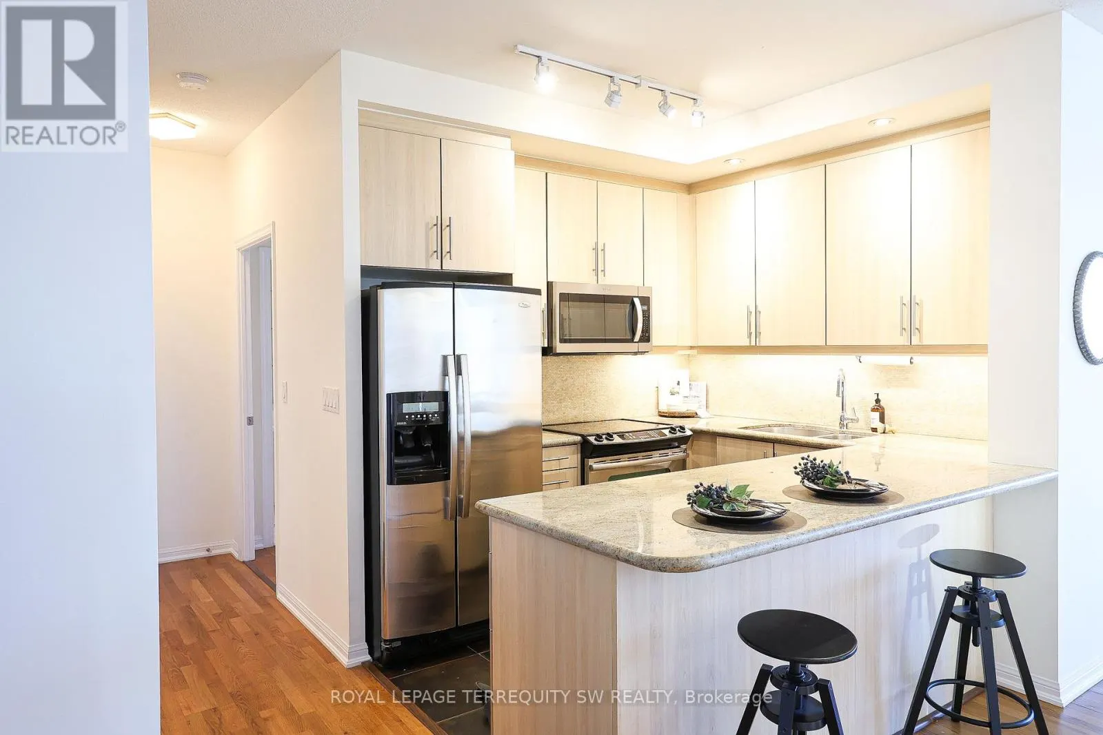 1208 - 10 PARK LAWN ROAD