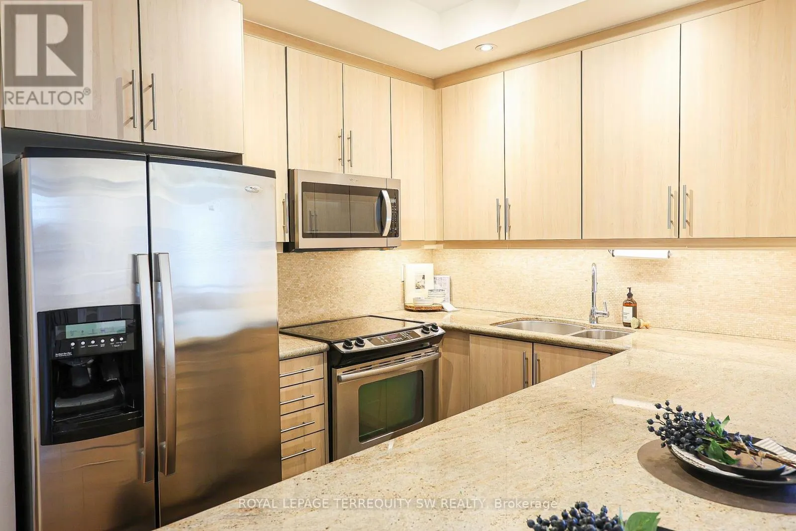 1208 - 10 PARK LAWN ROAD