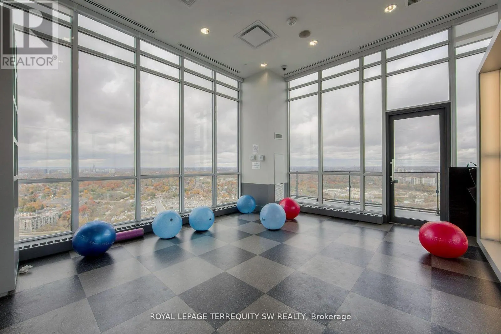 1208 - 10 PARK LAWN ROAD