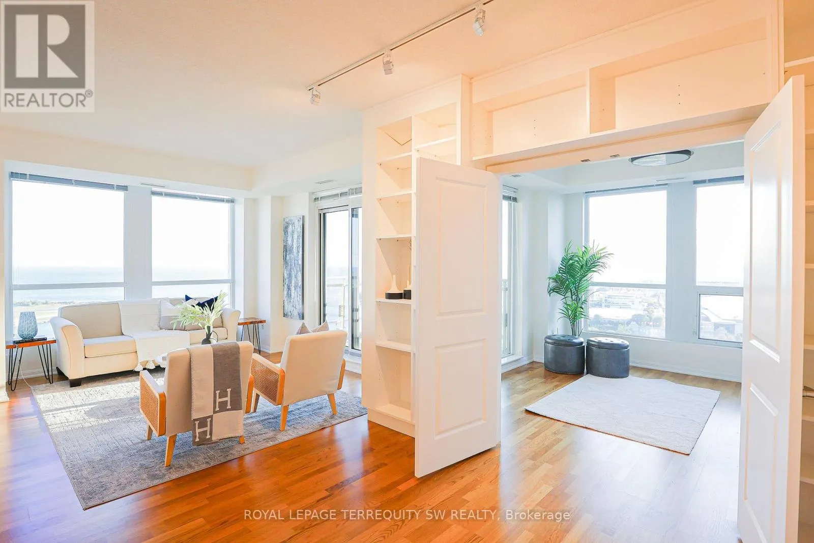 1208 - 10 PARK LAWN ROAD