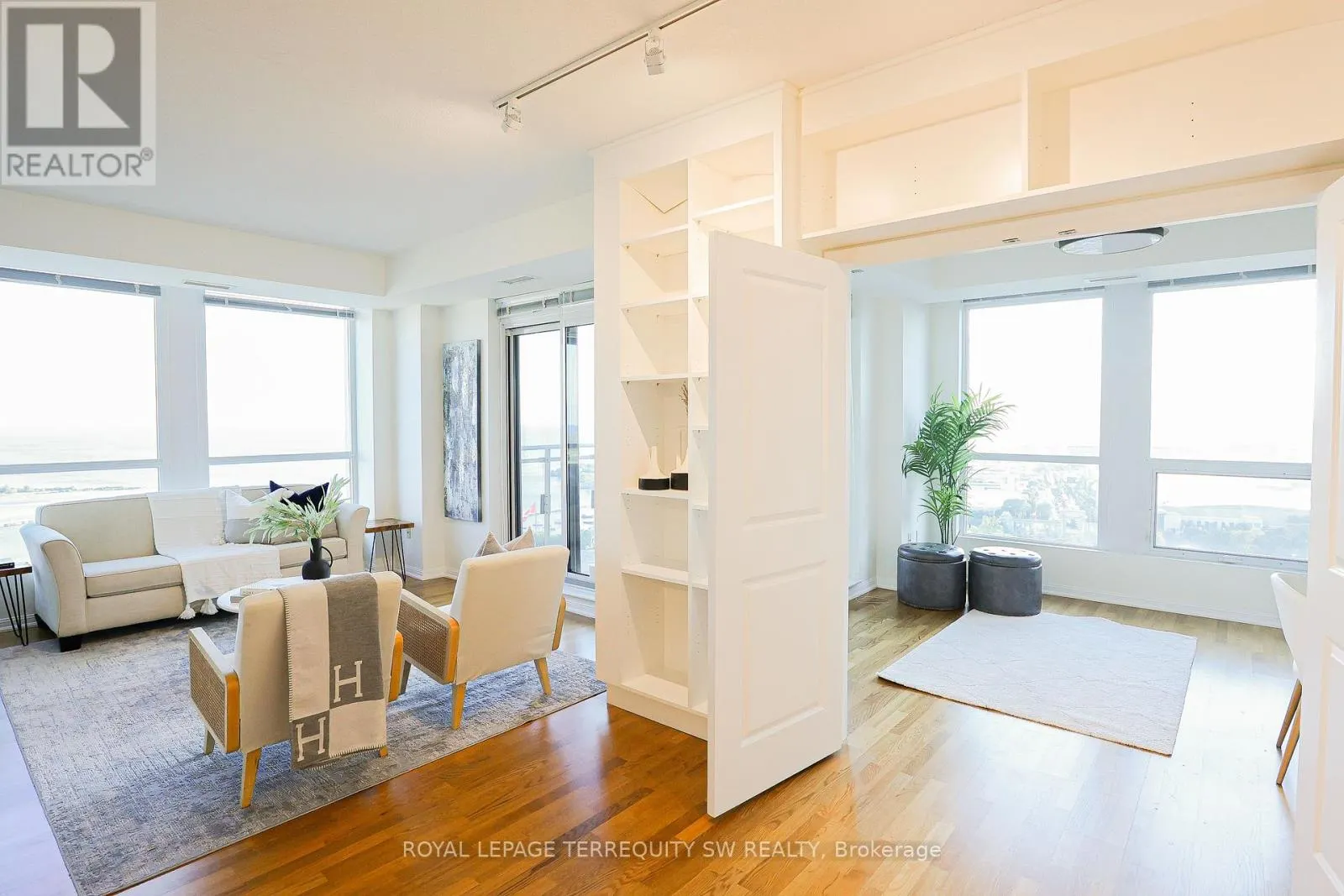 1208 - 10 PARK LAWN ROAD