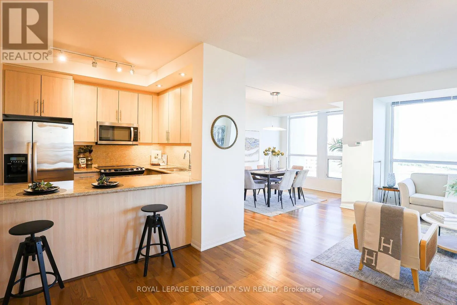 1208 - 10 PARK LAWN ROAD