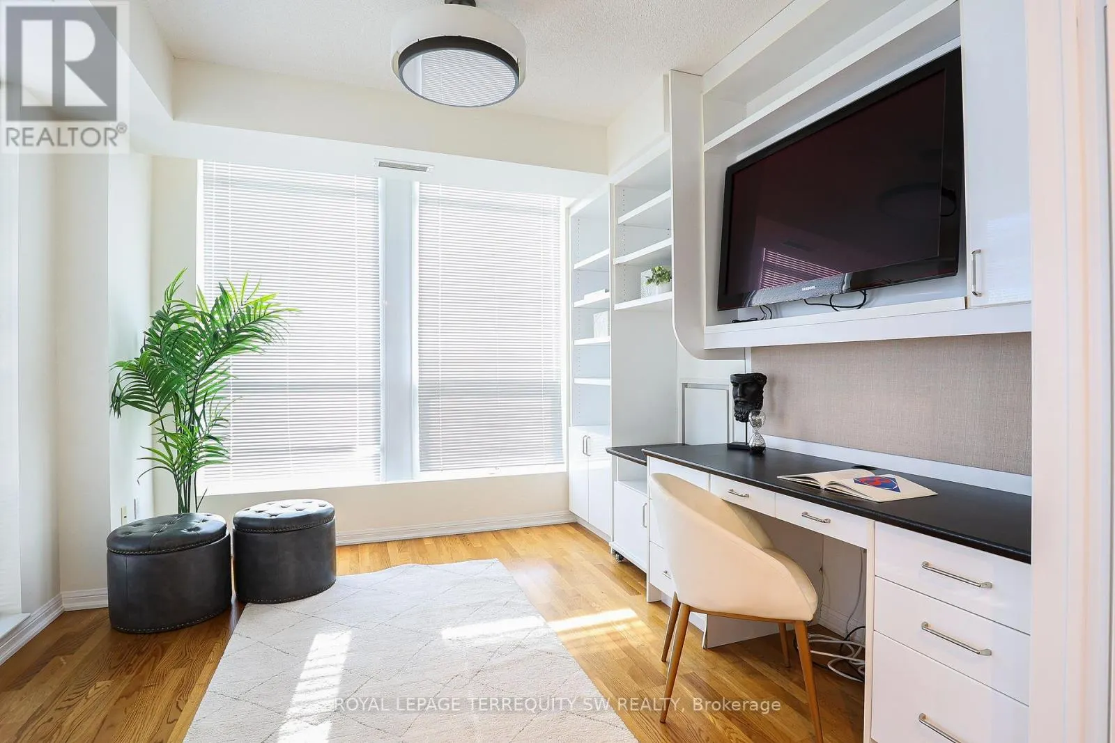1208 - 10 PARK LAWN ROAD