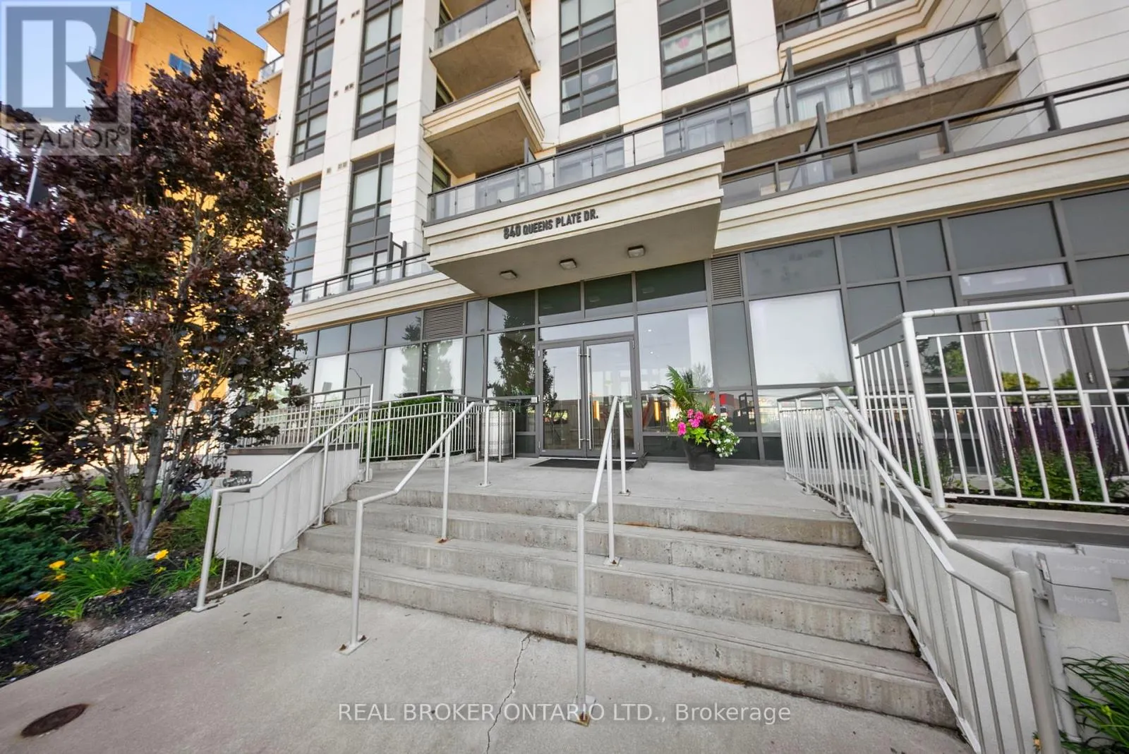 103 - 840 QUEEN'S PLATE DRIVE