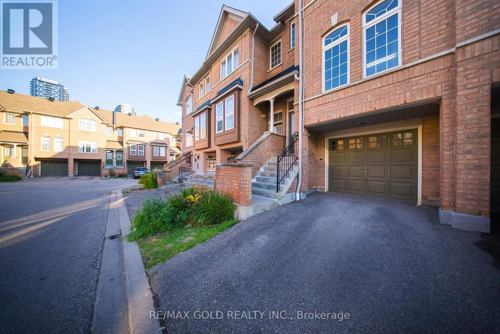 58 - 50 STRATHAVEN DRIVE