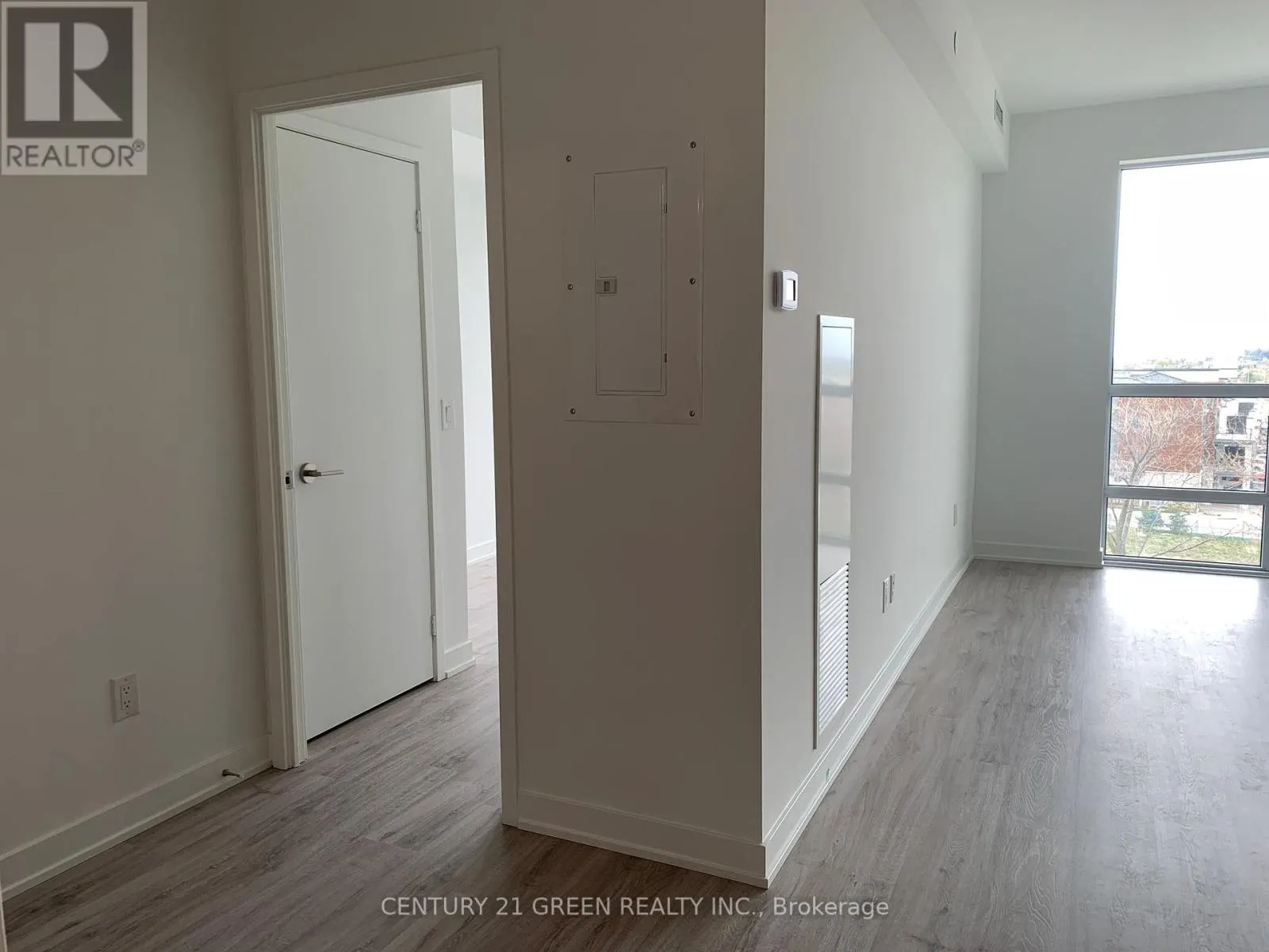 411 - 3005 PINE GLEN ROAD