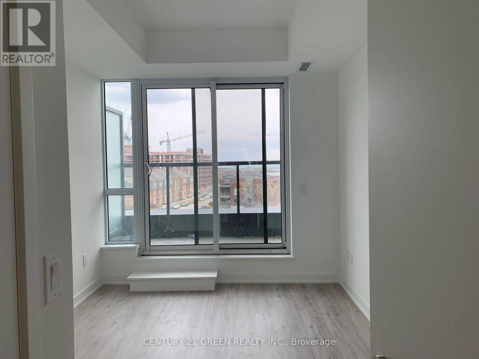 411 - 3005 PINE GLEN ROAD