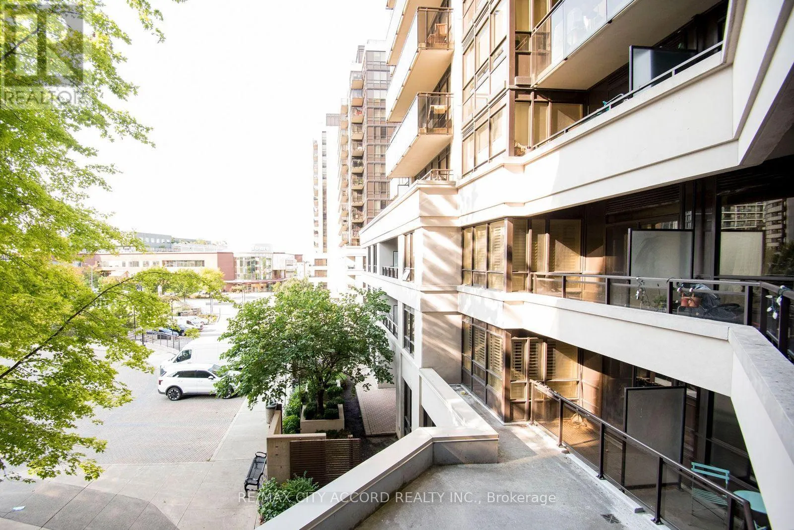 327 - 1060 SHEPPARD AVENUE W