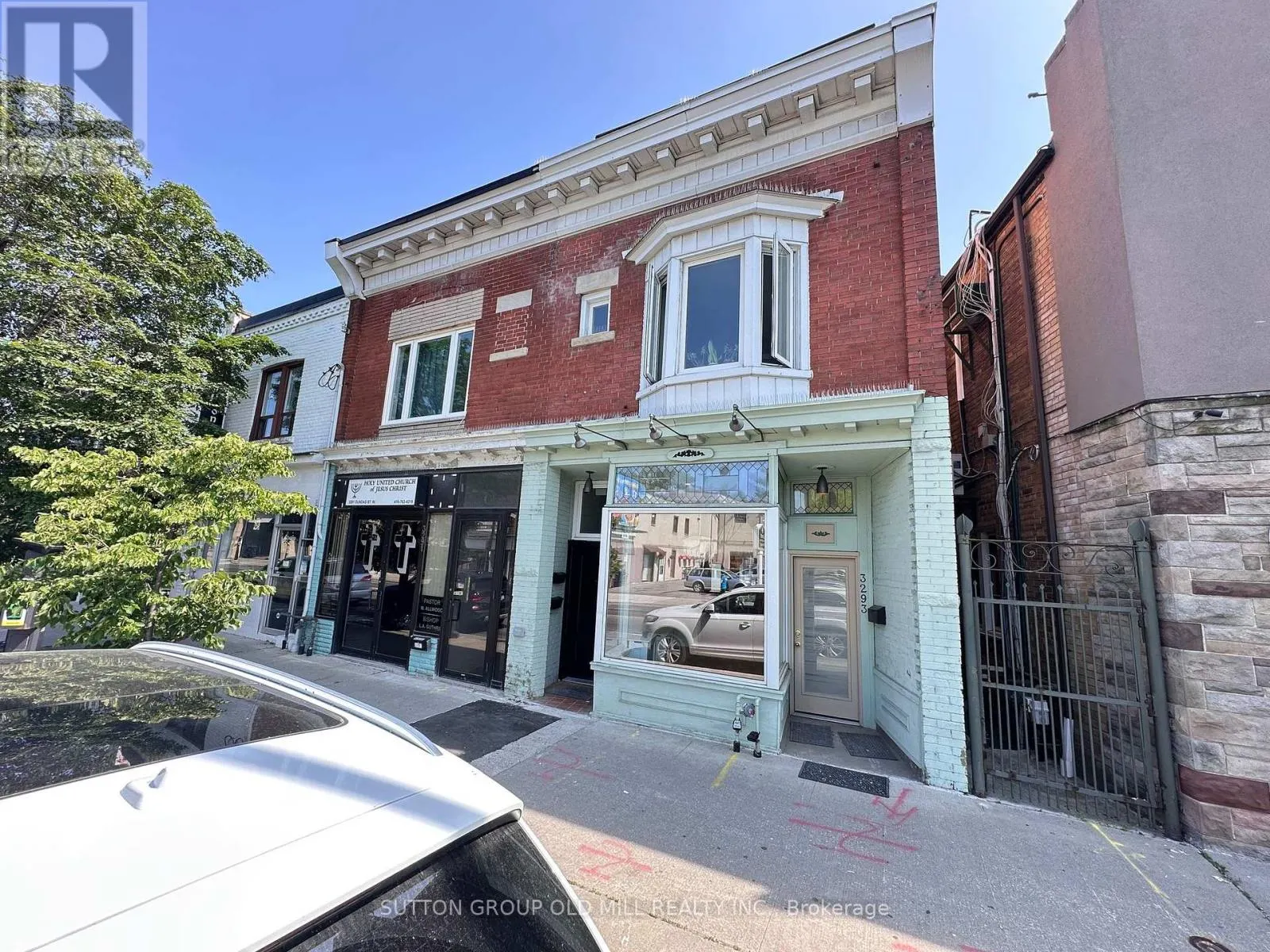 MAIN FLOOR - 3293 DUNDAS STREET W