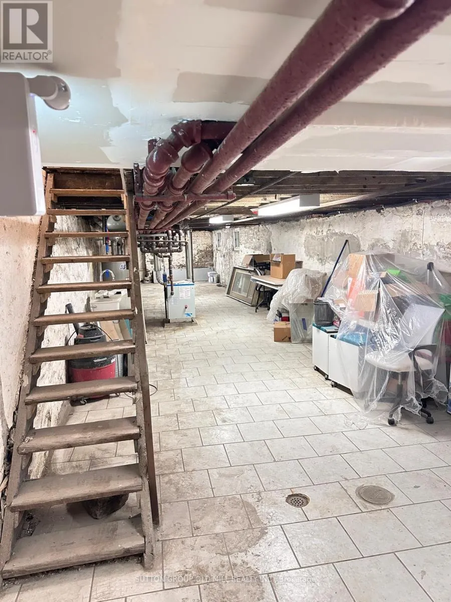 MAIN FLOOR - 3293 DUNDAS STREET W