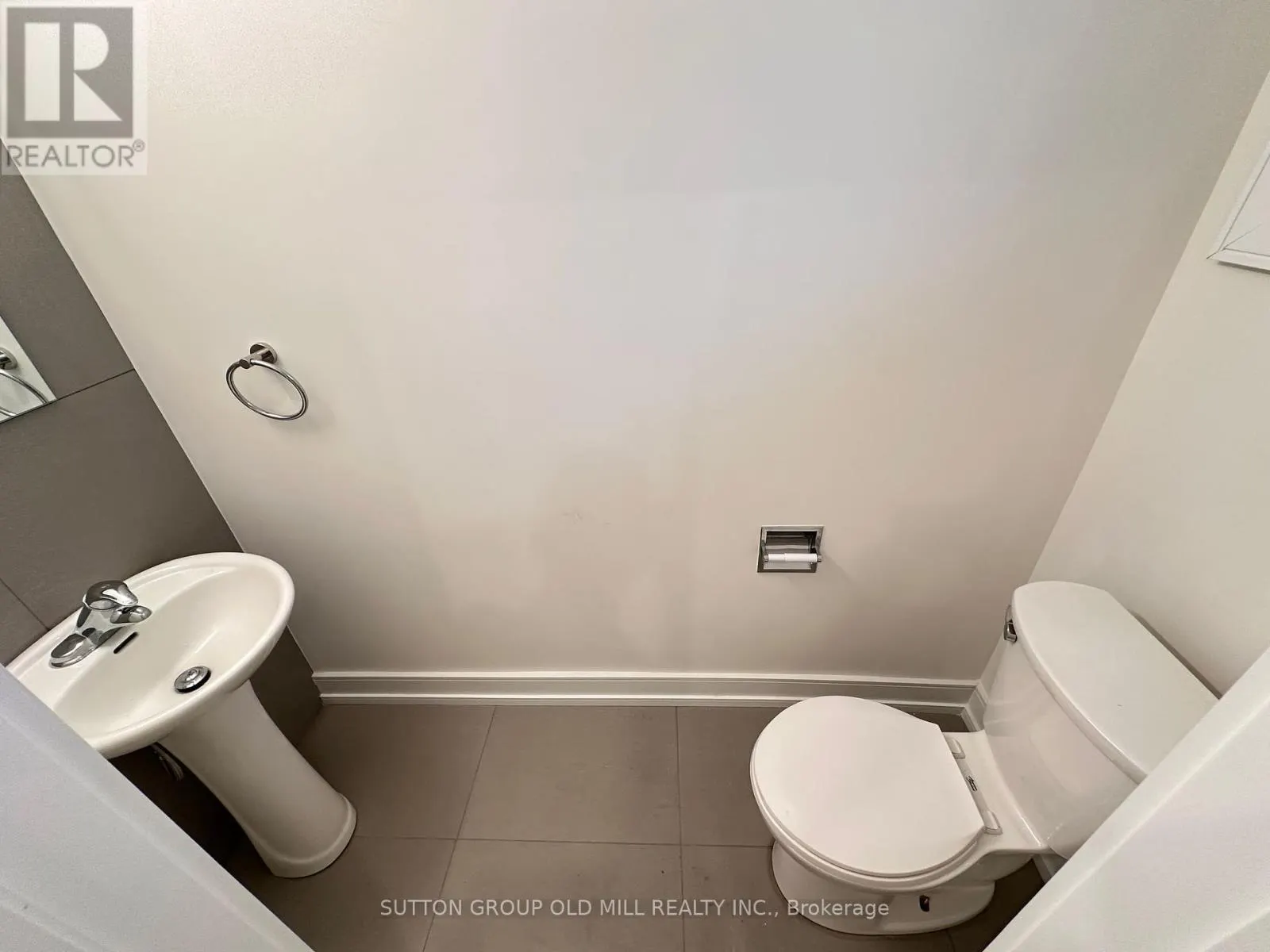 MAIN FLOOR - 3293 DUNDAS STREET W