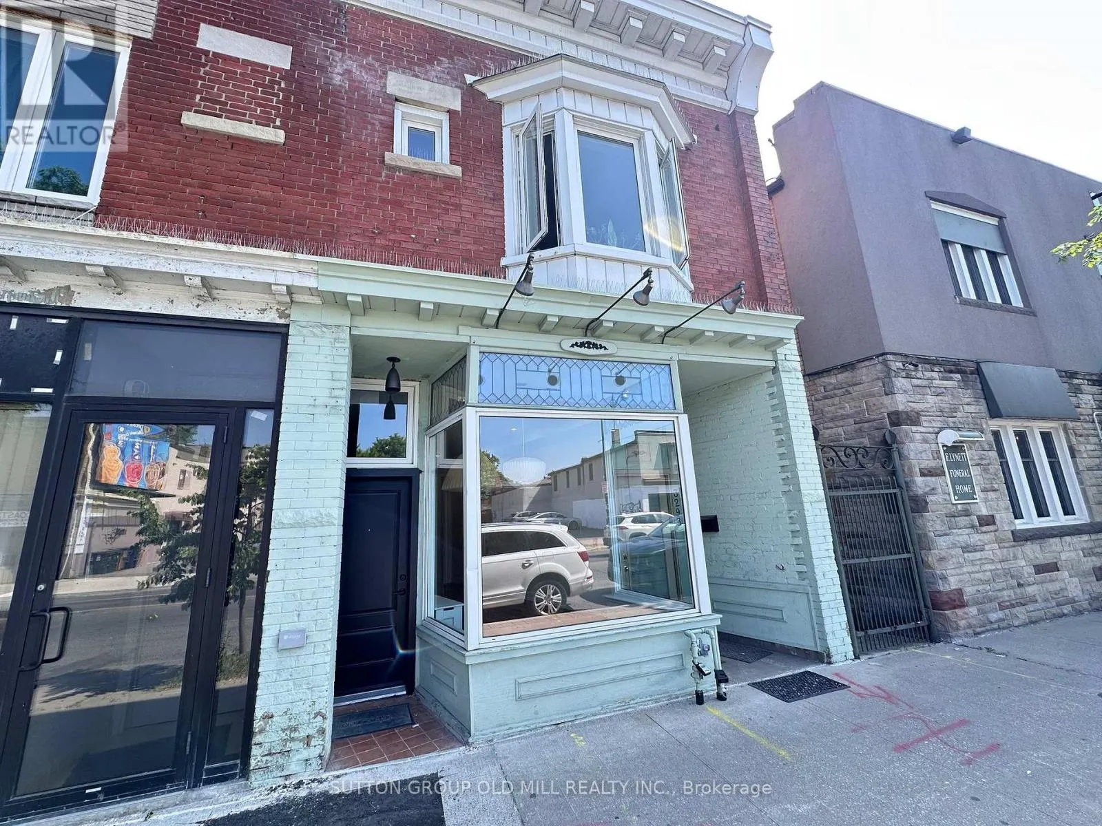 MAIN FLOOR - 3293 DUNDAS STREET W