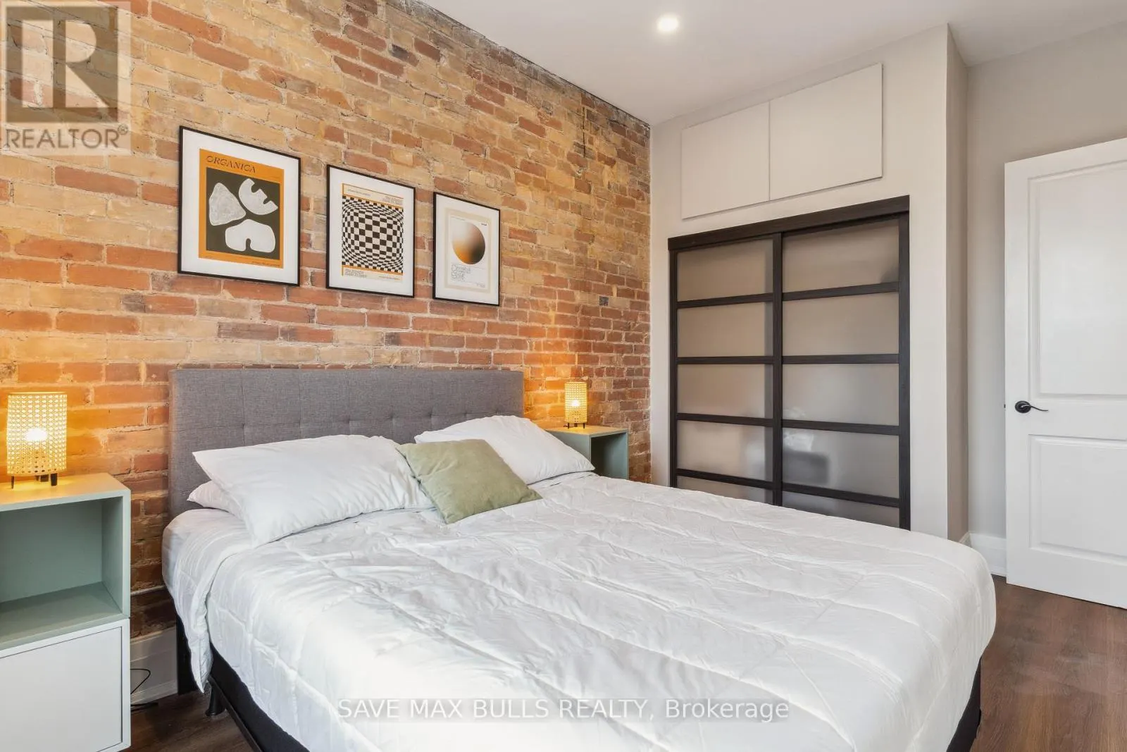 1320 QUEEN STREET W