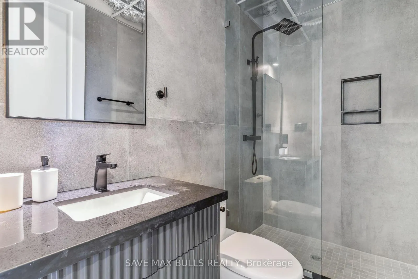 1320 QUEEN STREET W