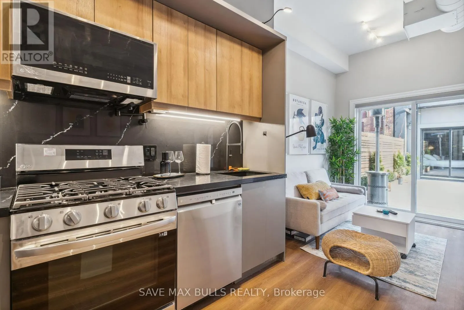 1320 QUEEN STREET W