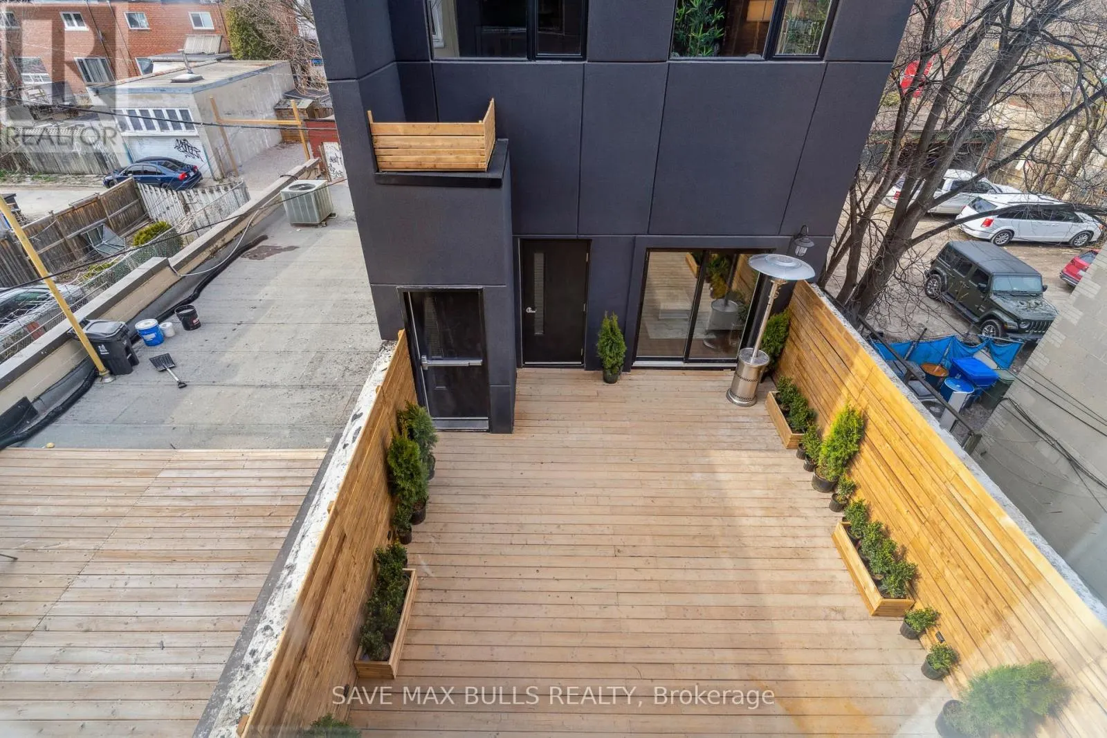 1320 QUEEN STREET W