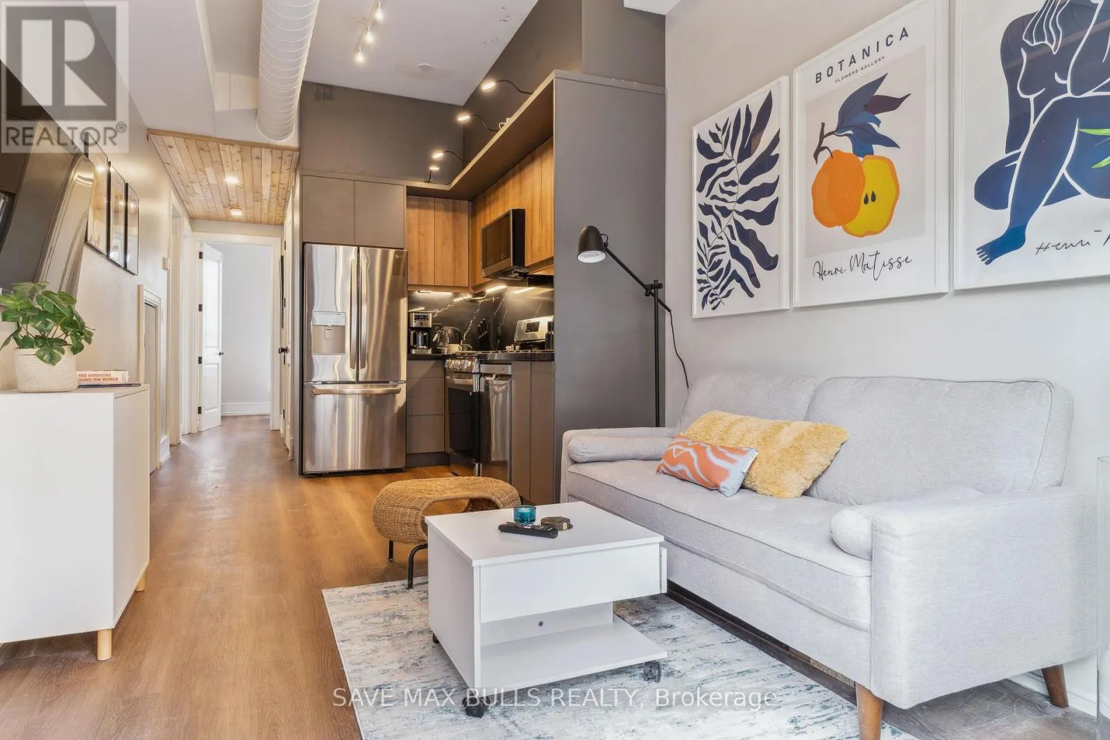 1320 QUEEN STREET W