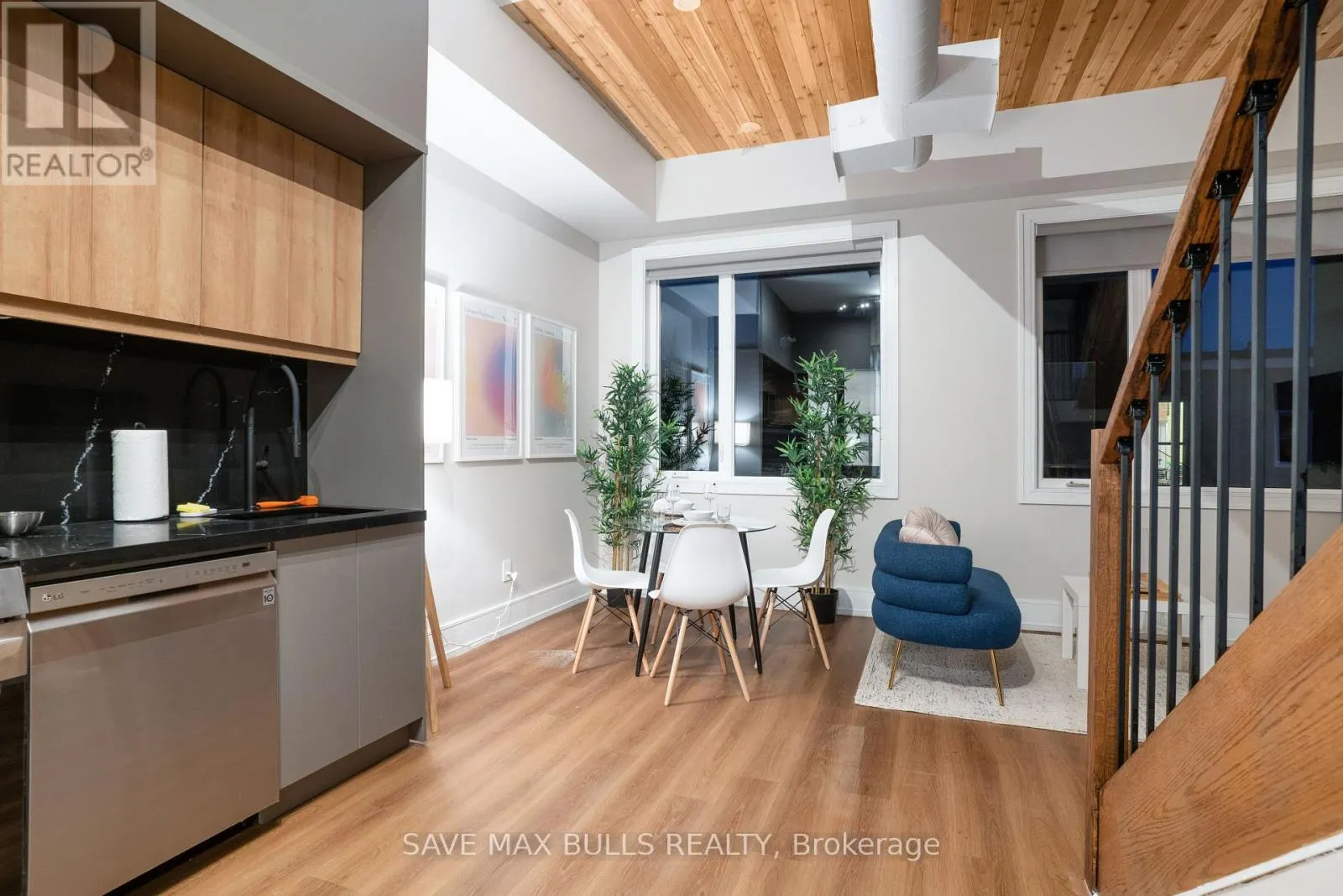1320 QUEEN STREET W