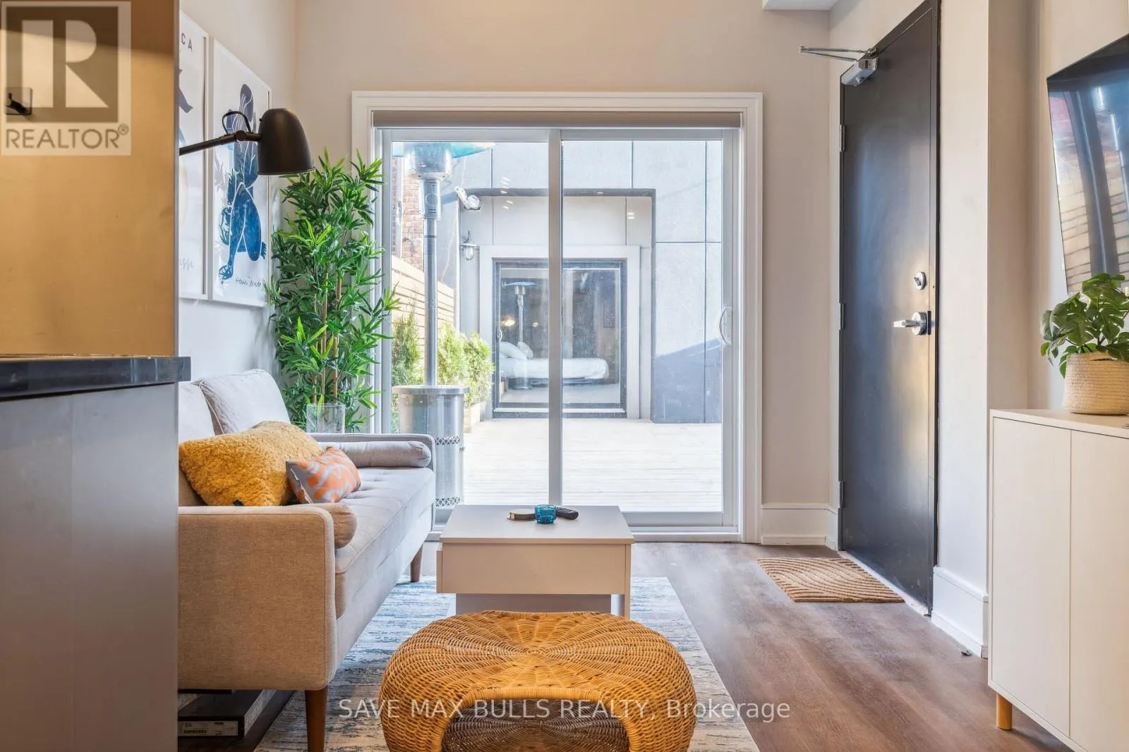 1320 QUEEN STREET W