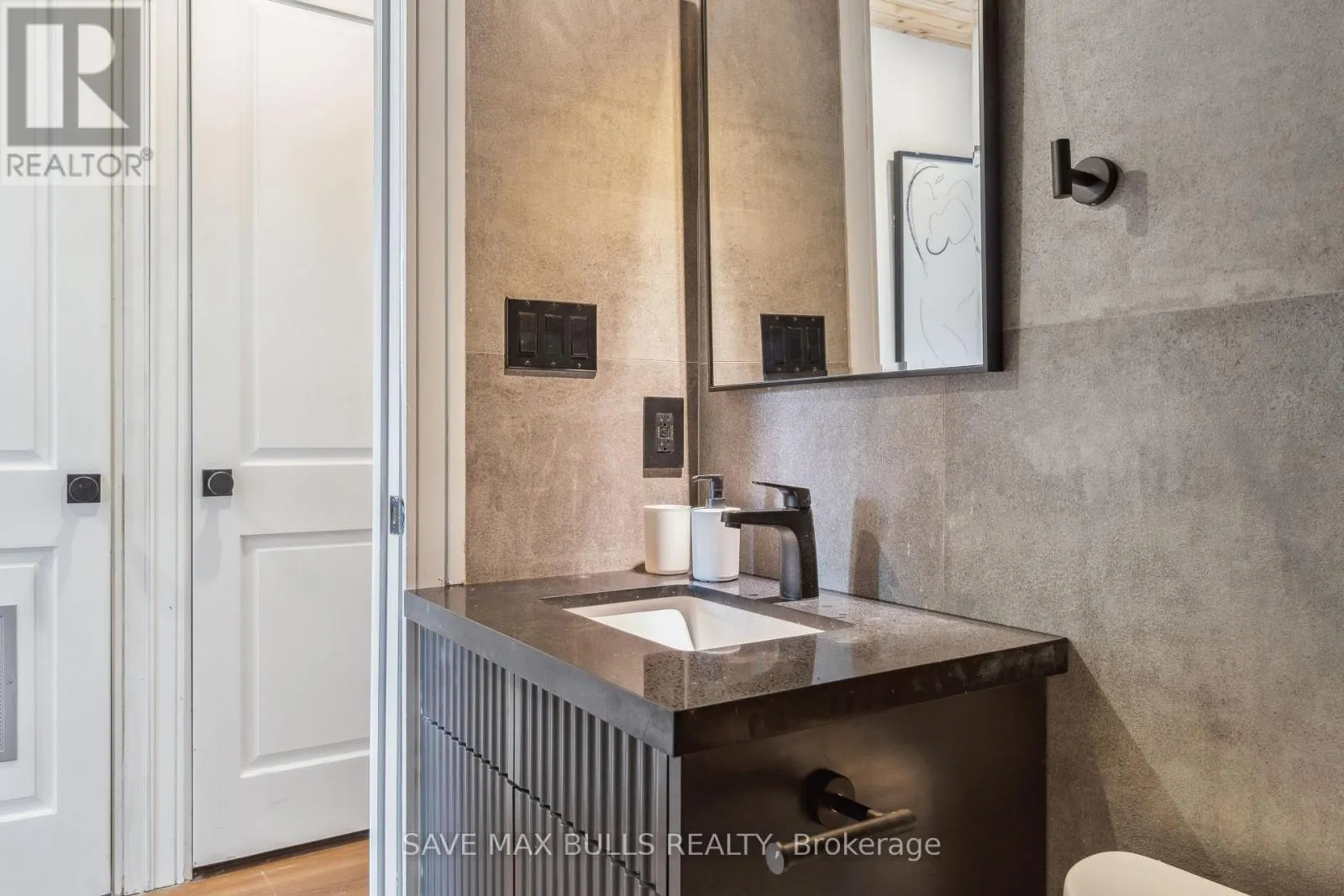 1320 QUEEN STREET W