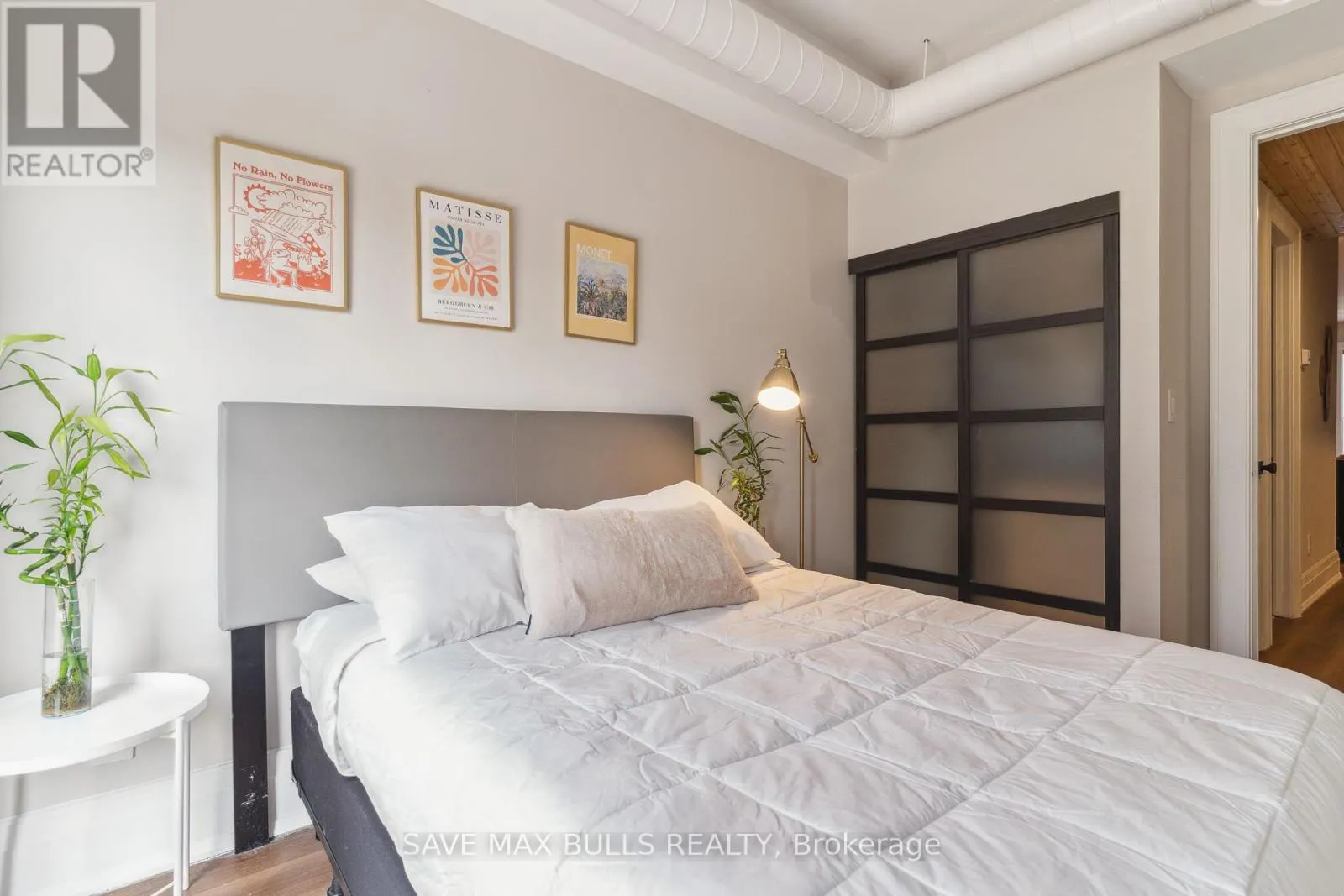 1320 QUEEN STREET W