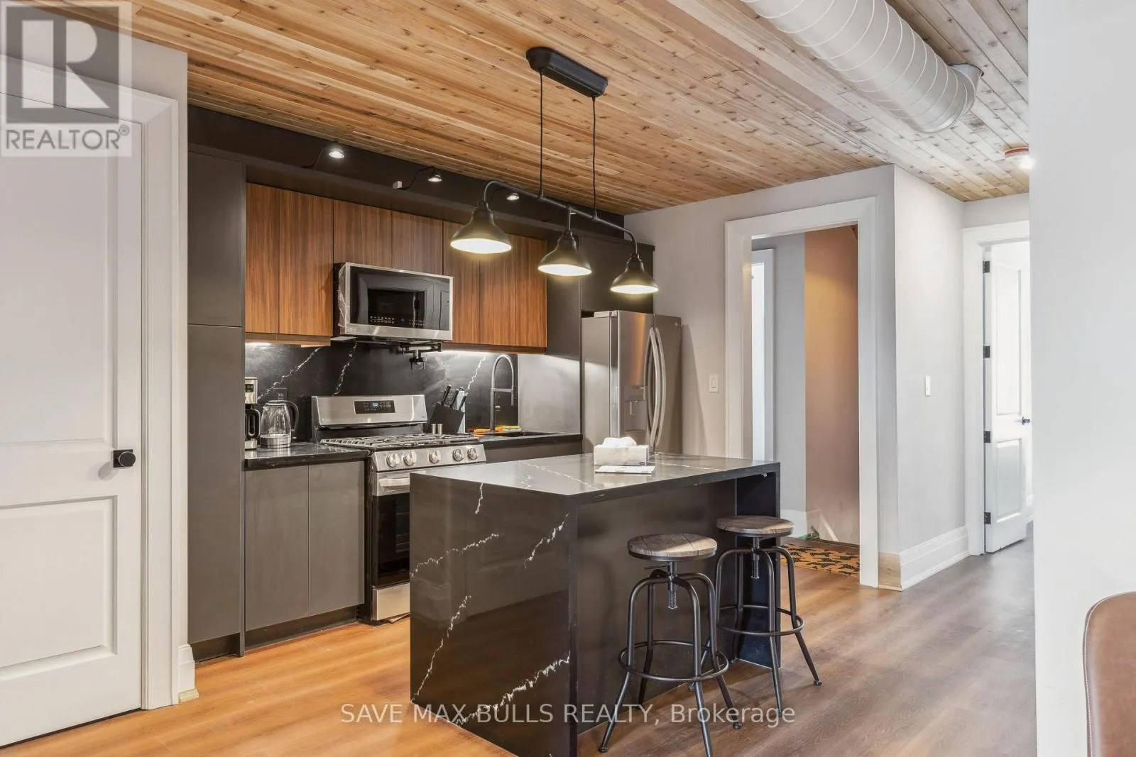 1320 QUEEN STREET W
