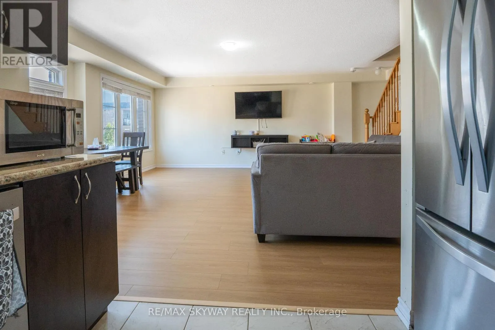 10 - 200 VETERANS DRIVE