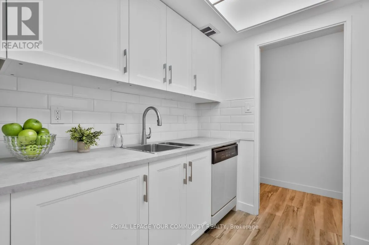 205 - 1535 LAKESHORE ROAD E