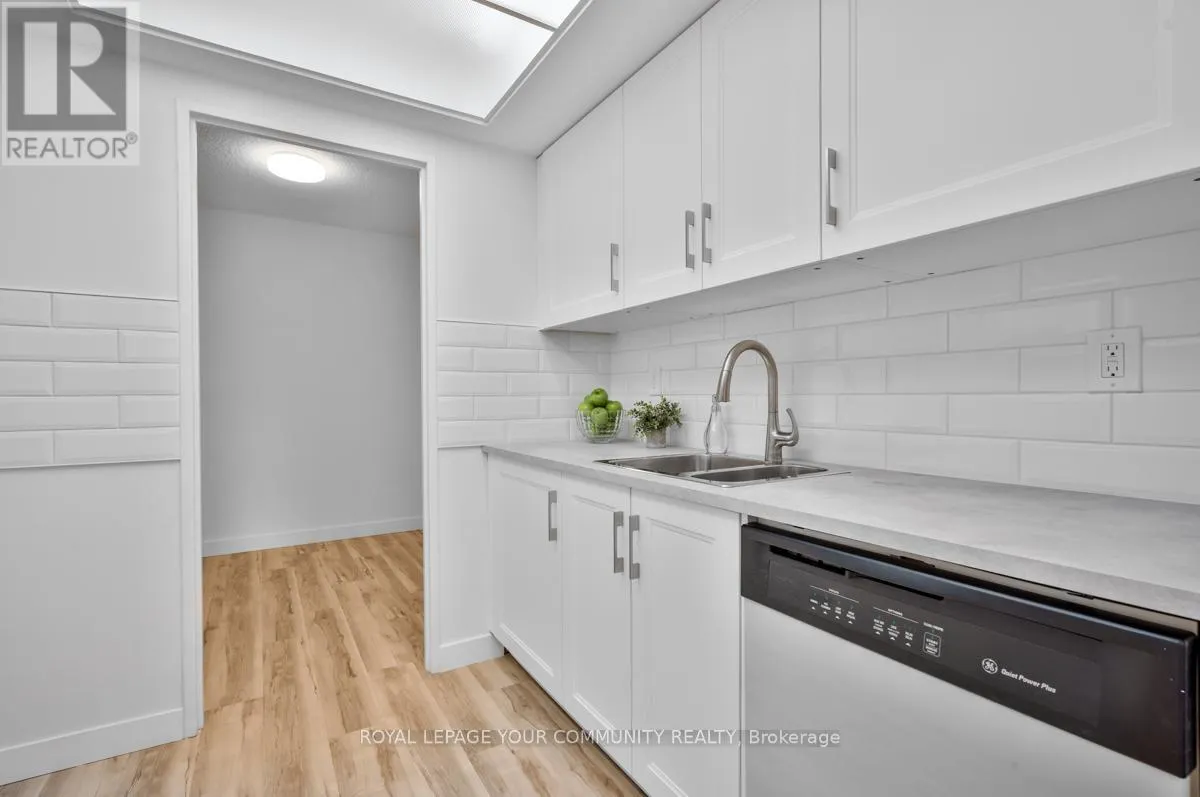 205 - 1535 LAKESHORE ROAD E