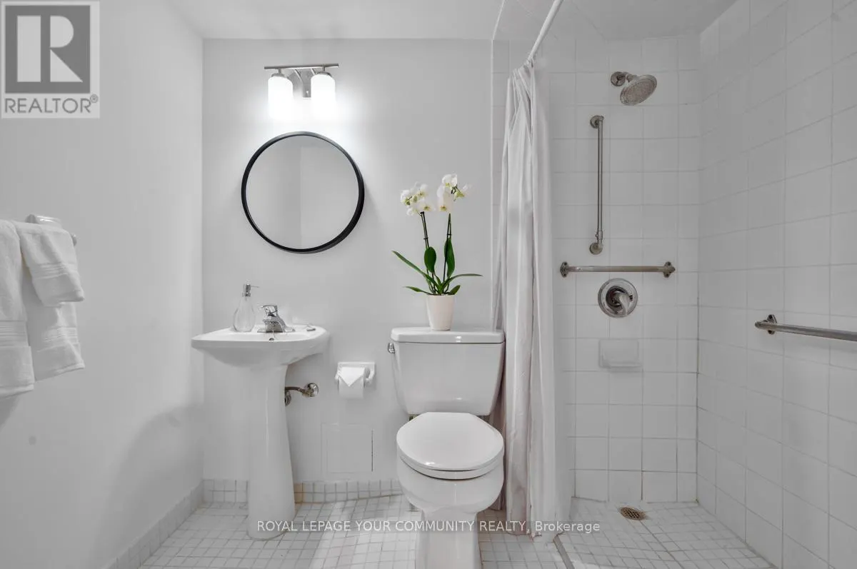 205 - 1535 LAKESHORE ROAD E