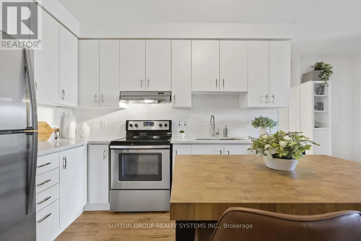 212 - 3563 LAKE SHORE BOULEVARD W