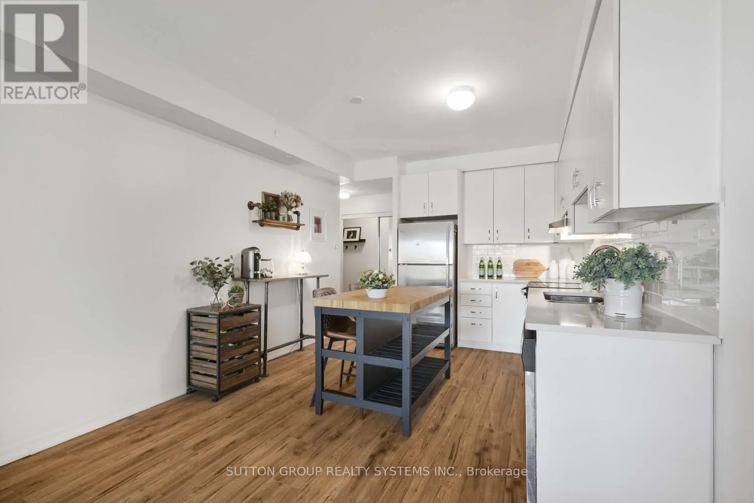 212 - 3563 LAKE SHORE BOULEVARD W