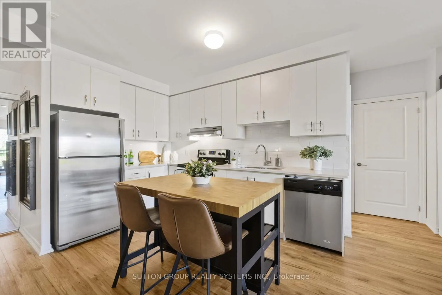 212 - 3563 LAKE SHORE BOULEVARD W