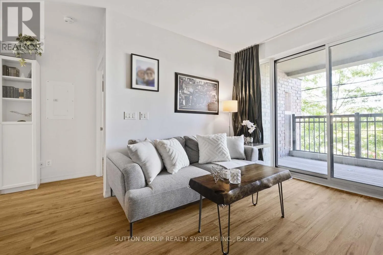 212 - 3563 LAKE SHORE BOULEVARD W