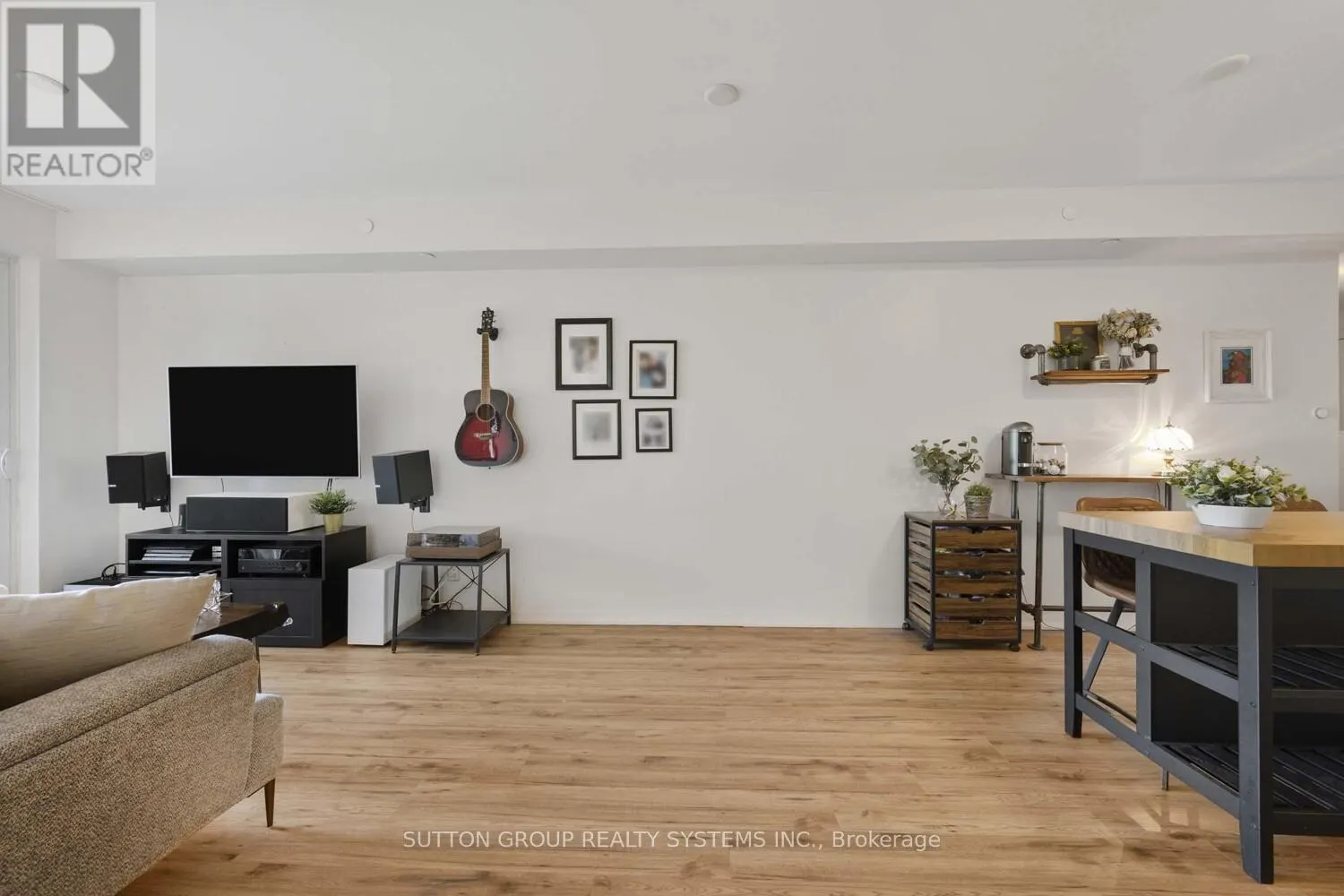 212 - 3563 LAKE SHORE BOULEVARD W