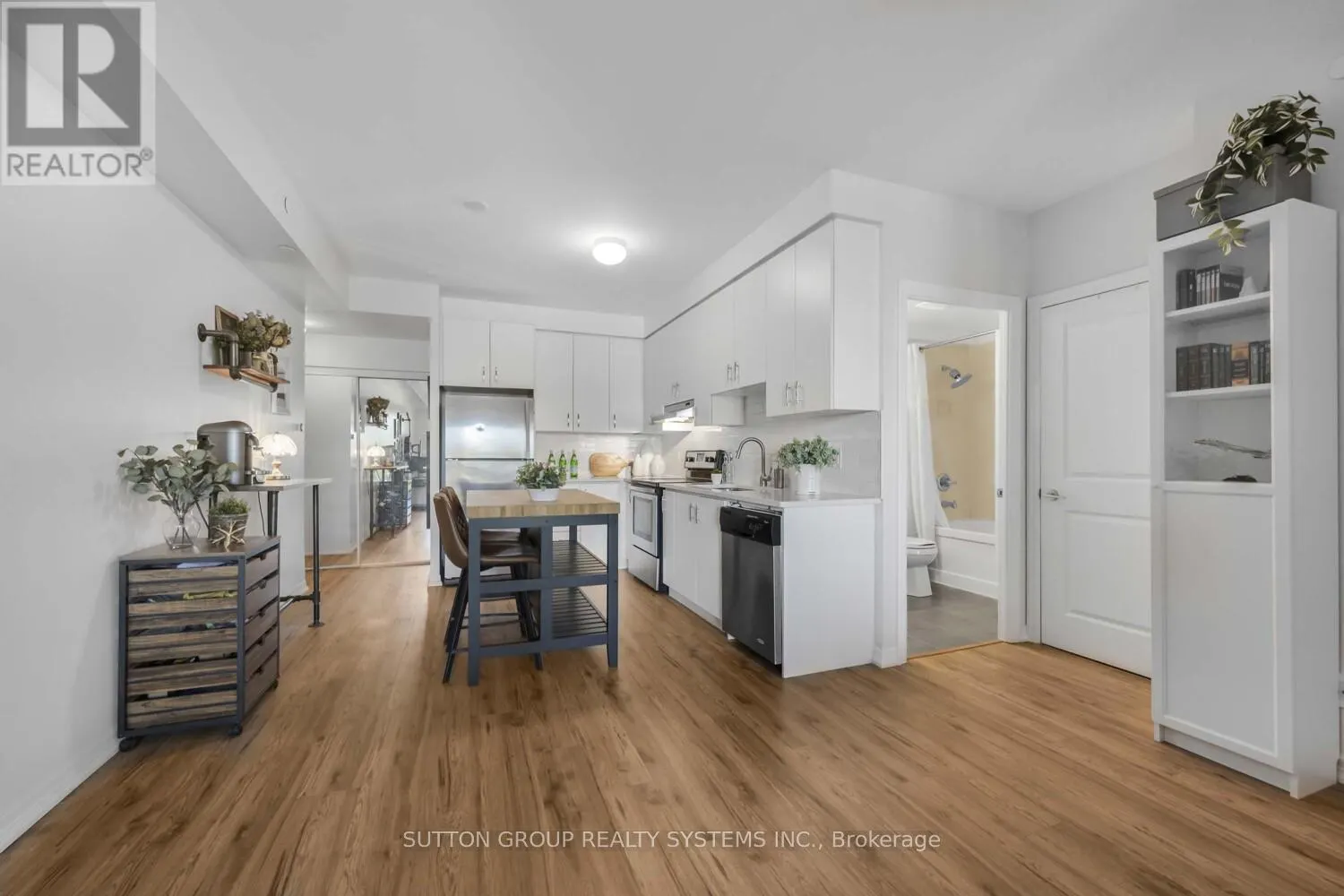 212 - 3563 LAKE SHORE BOULEVARD W