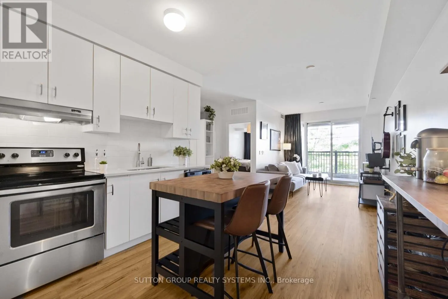 212 - 3563 LAKE SHORE BOULEVARD W
