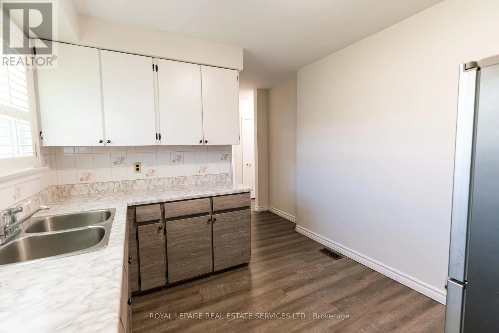 365 SANDHURST DRIVE