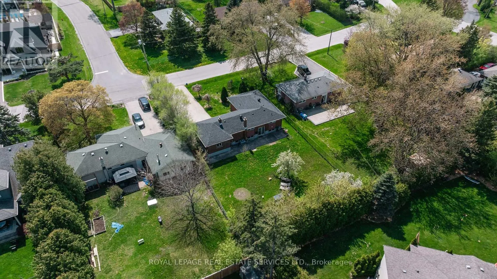 365 SANDHURST DRIVE