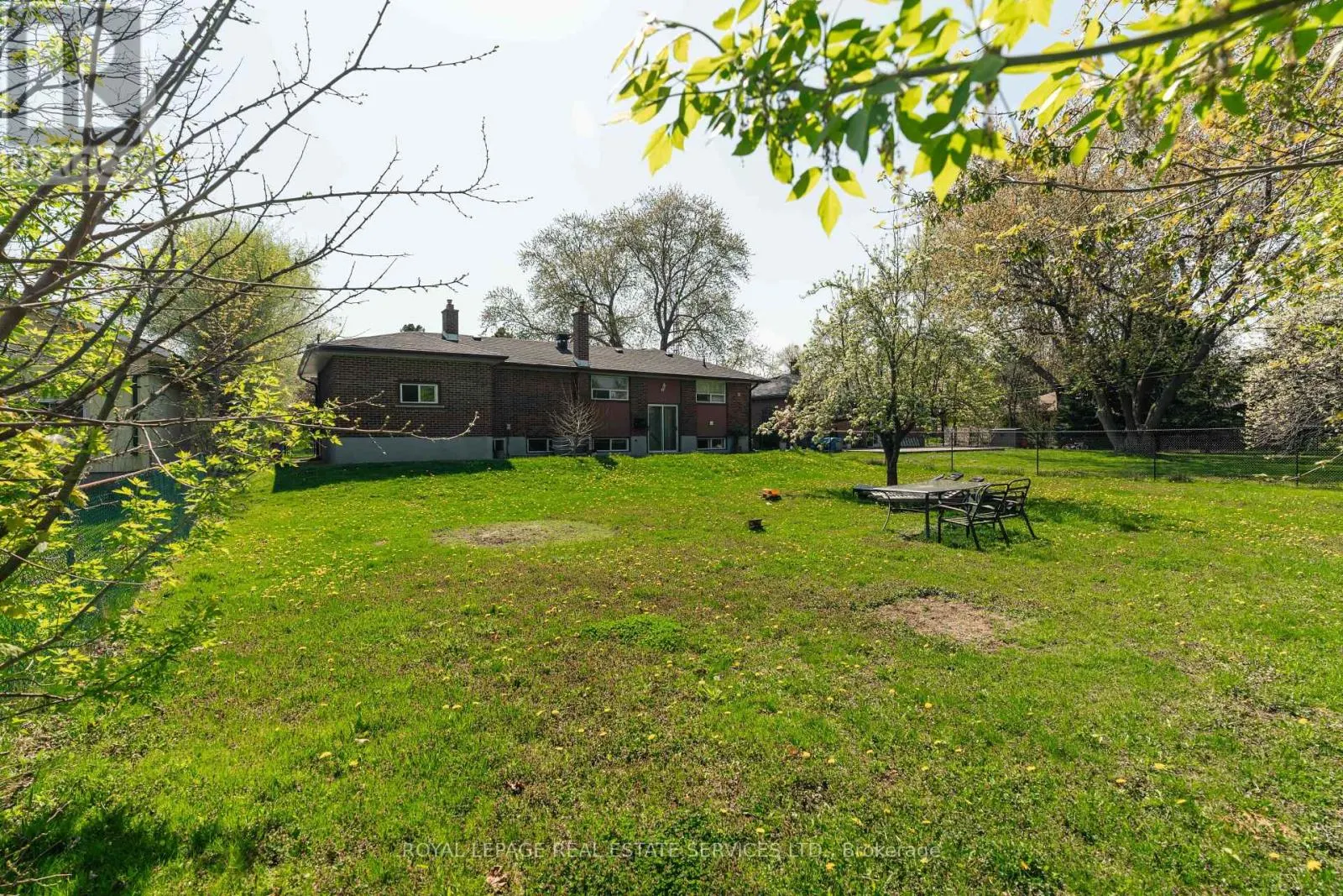 365 SANDHURST DRIVE