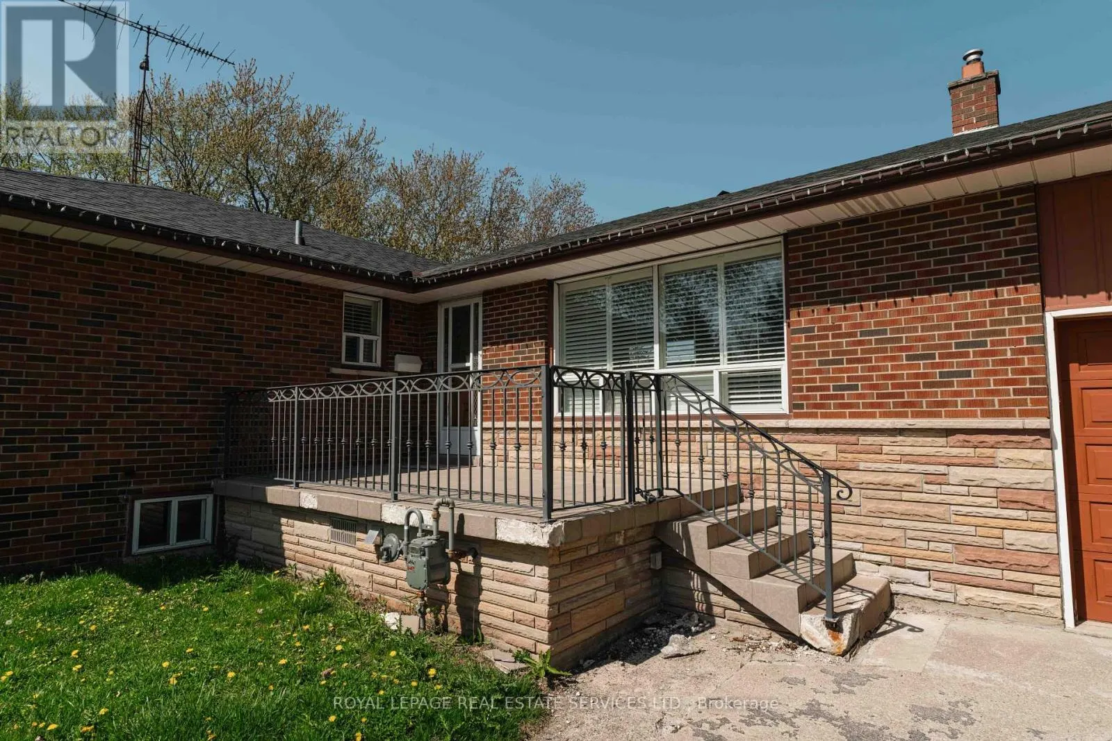 365 SANDHURST DRIVE