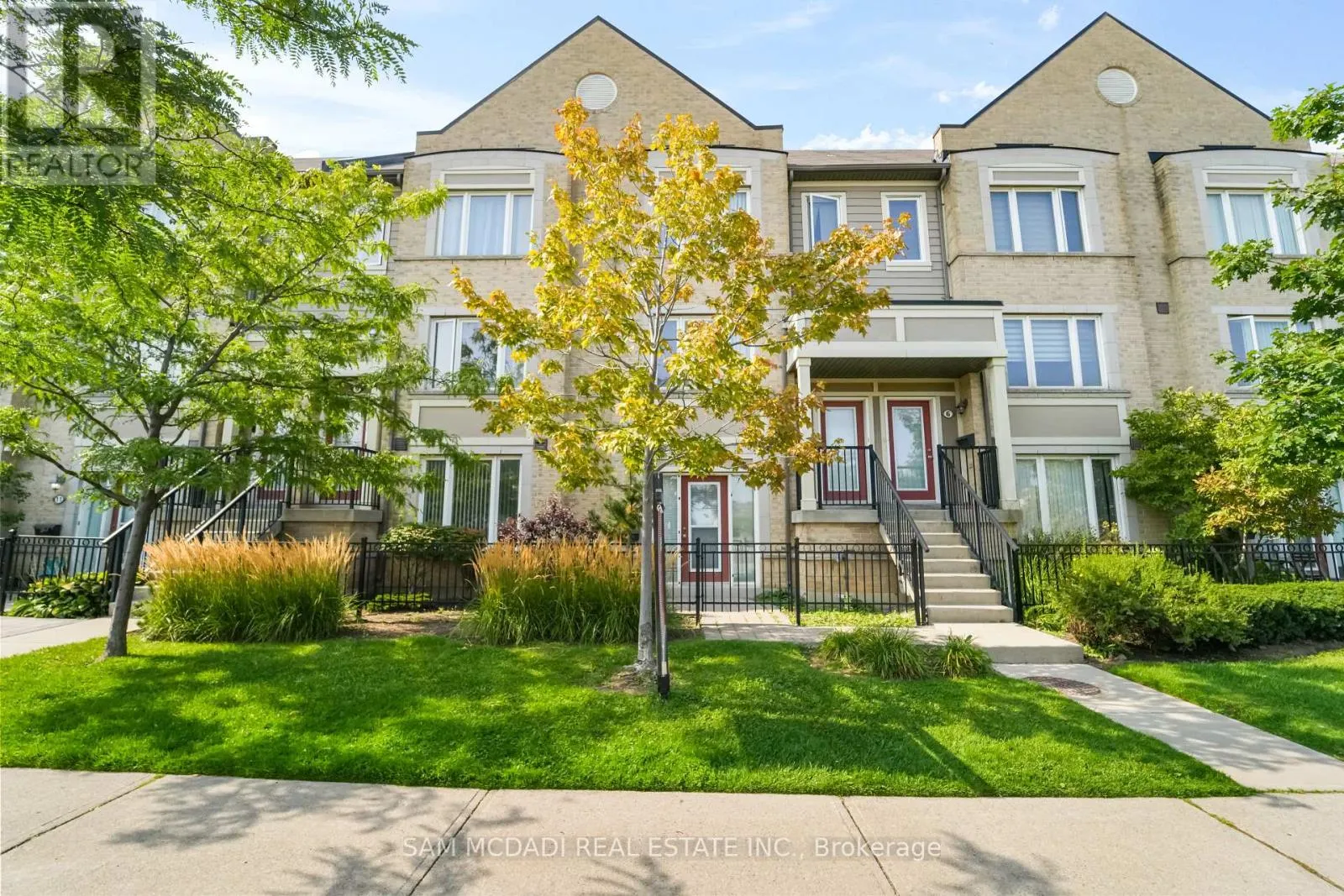 8 - 2895 HAZELTON PLACE