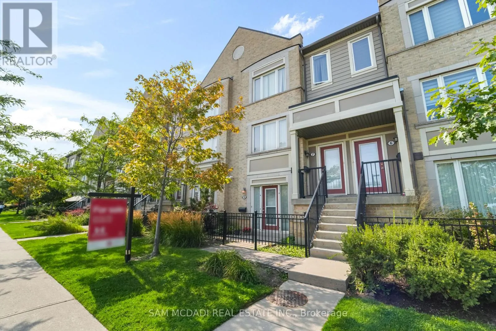 8 - 2895 HAZELTON PLACE